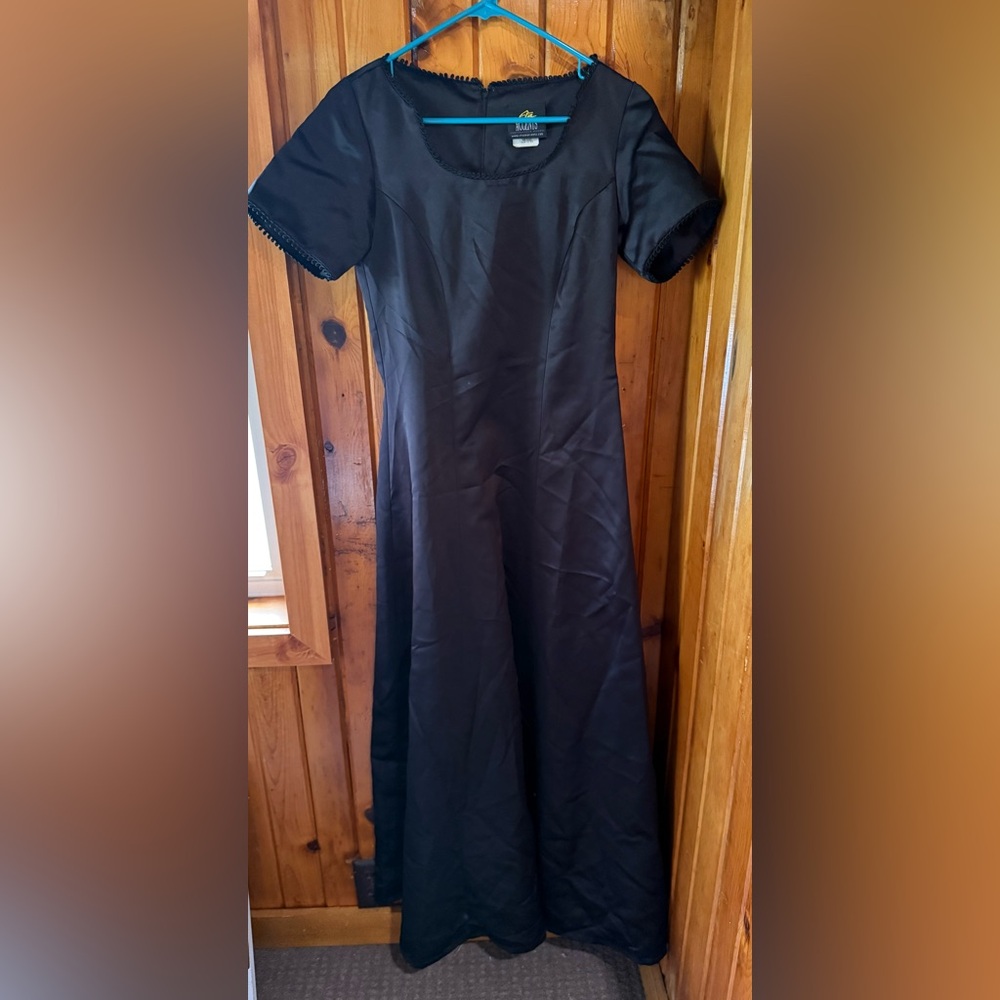 Elegant Black Evening Dress‎ Stage accents Dress size 10